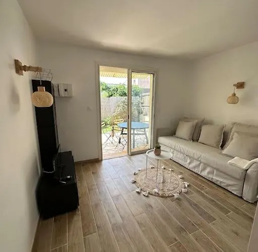 Joli T2 Climatise, Jardin, Confort, Idealement Situe Le Grau-dʼAgde