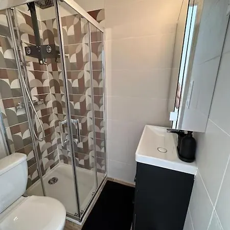 Апартаменты Joli T2 Climatise, Jardin, Confort, Idealement Situe *